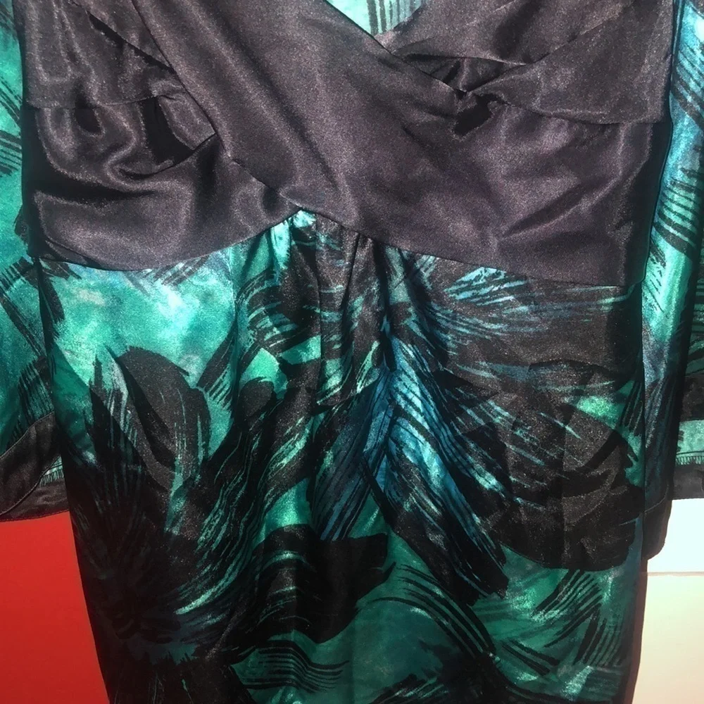 Apostrophe Green and Black Tropical Palm Print Top Large - Picture 11 of 13